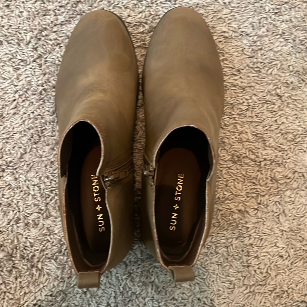 Camel booties